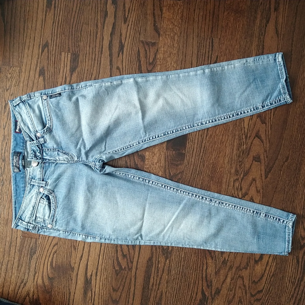 Silver Jeans Co. Aiko Mid Light Blue Wash Denim Capri, Size 28